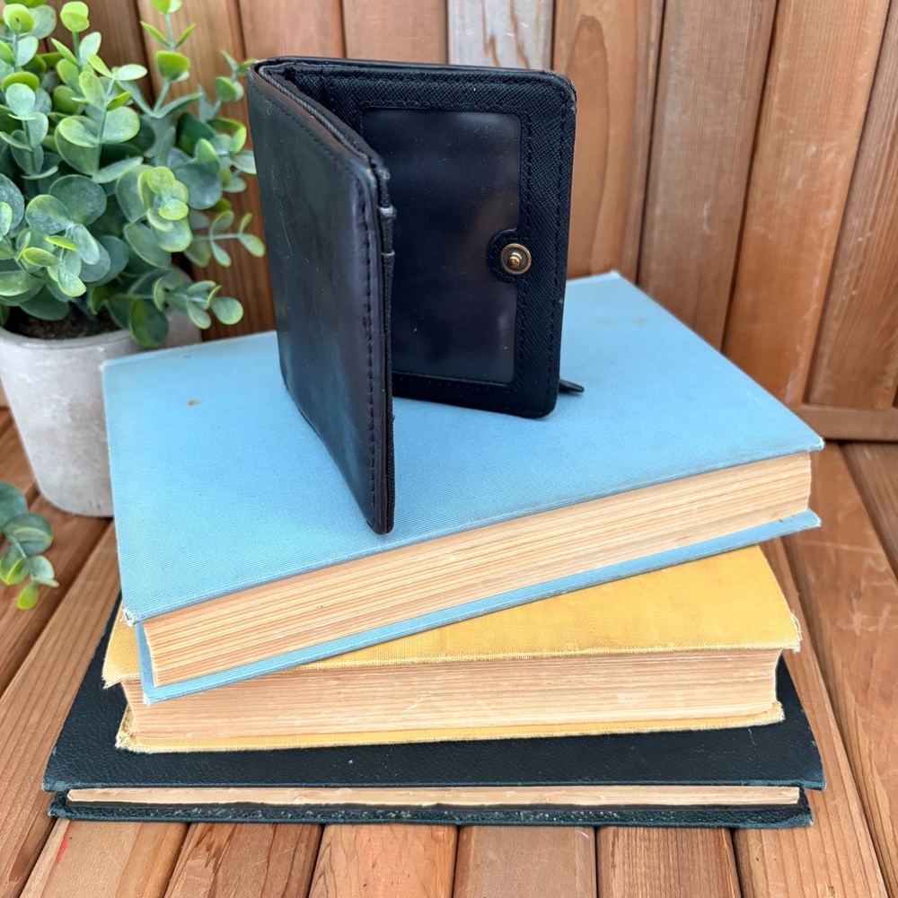Fossil Black Leather Bifold Wallet Zip Coin Pocket ID Window Minimalist